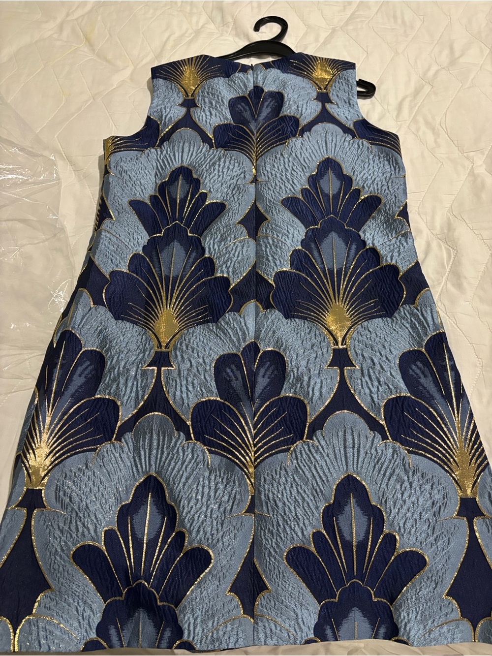 Blue Metallic Fan-Pattern Decorative and Beautiful Embossed Fabric - Picture 2 of 3